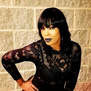 Meet your Posher, Elise